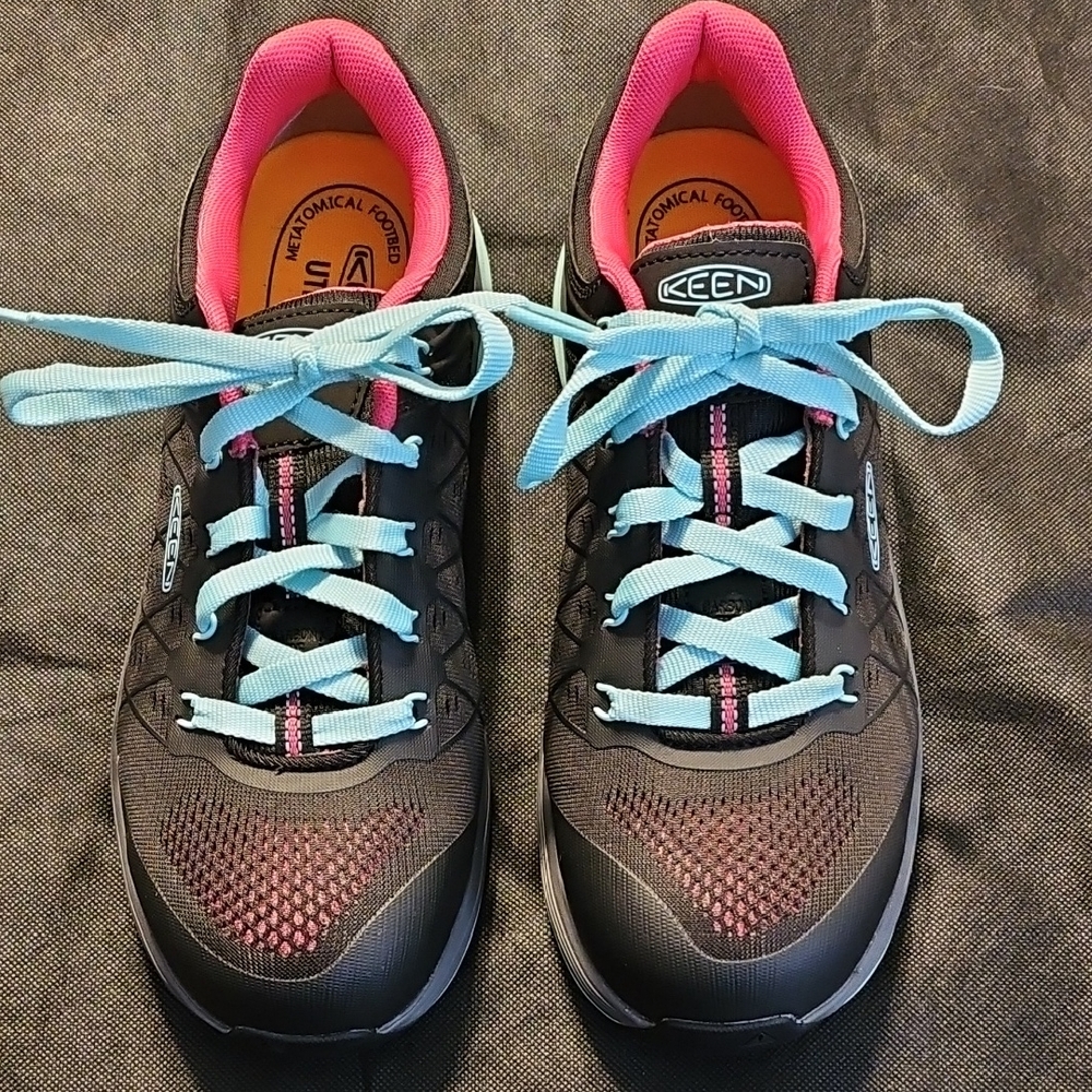 NWOB Keen Utility Metatomical Footbed Shoes